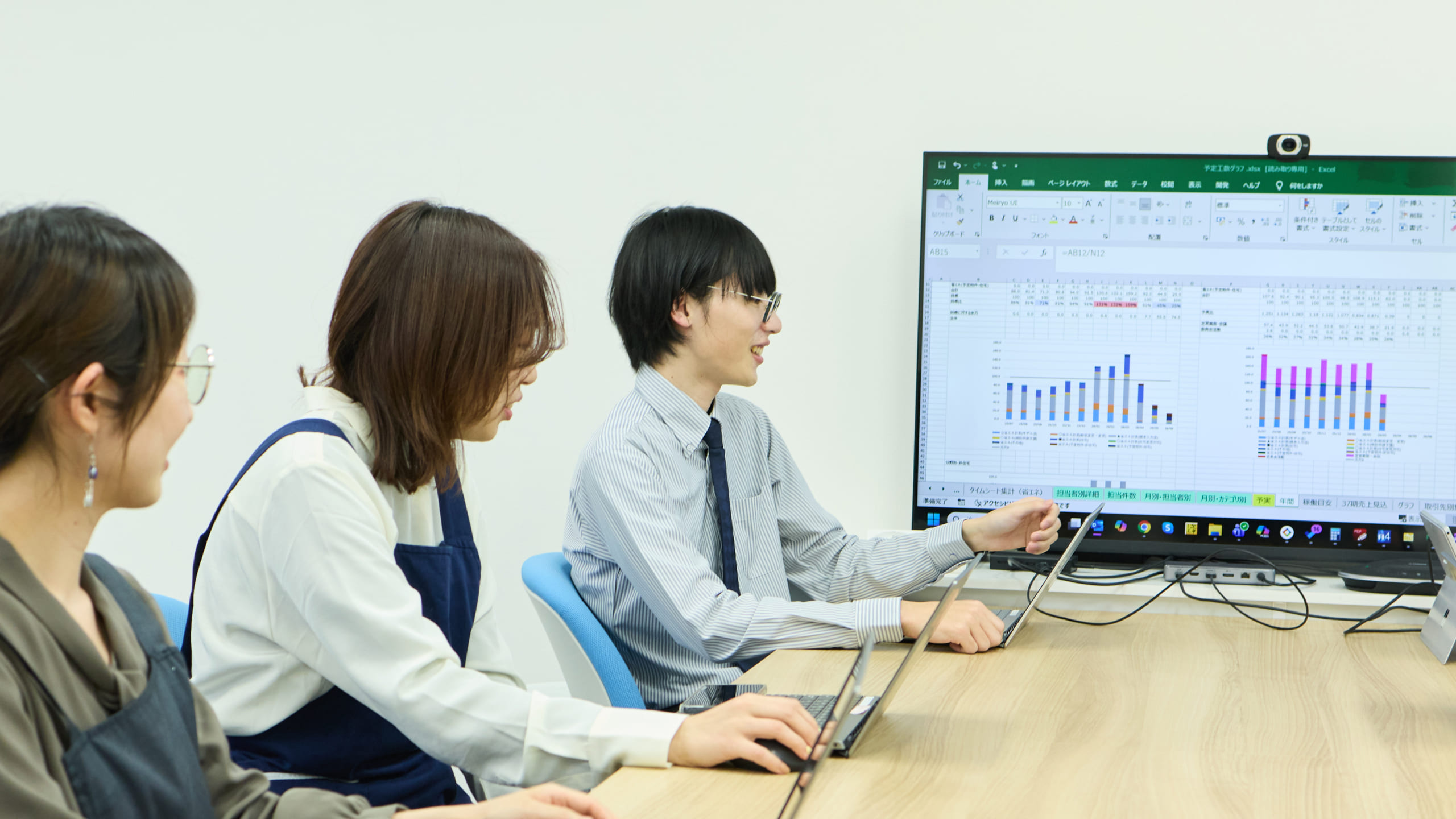 鰐設計のオフィス風景